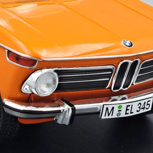 BMW 2002tii 1971 1:24 retró modellautó 