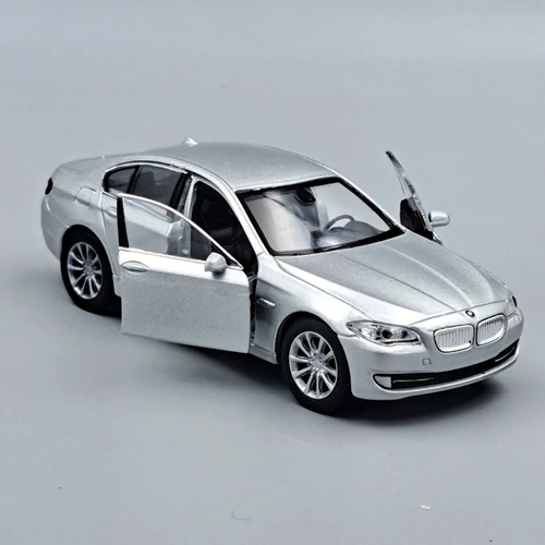 BMW 535i Welly modell autó ezüst fém autómodell