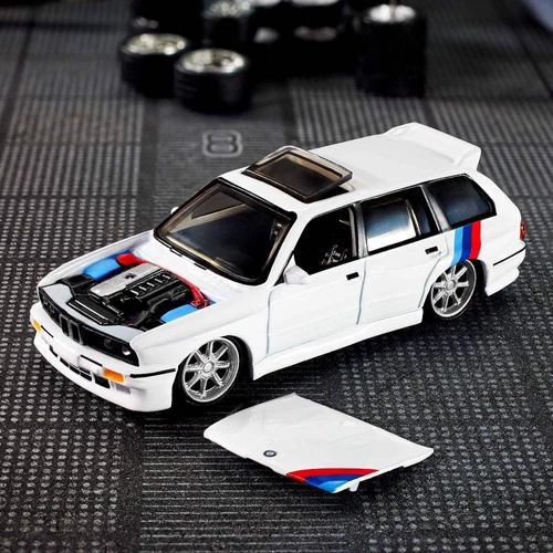 Hot Wheels Elite 64 - BMW 318i Touring fém kisautó