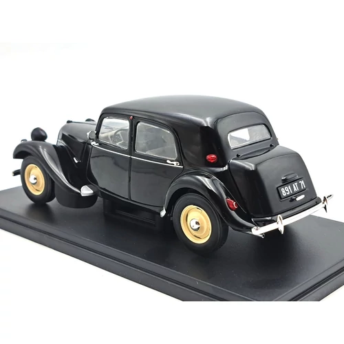 Citroen 11BL Traction 1935 1:24