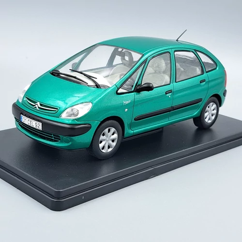 Citroen Xsara Picasso 1:24 Atlas modellautó