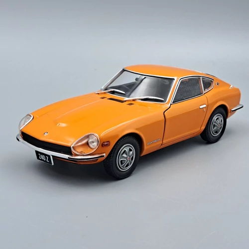 Datsun 240 Z 1:24 Whitebox modellautó