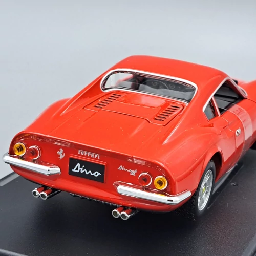 Ferrari Dino 206 1967 1:24 retró Atlas modellautó