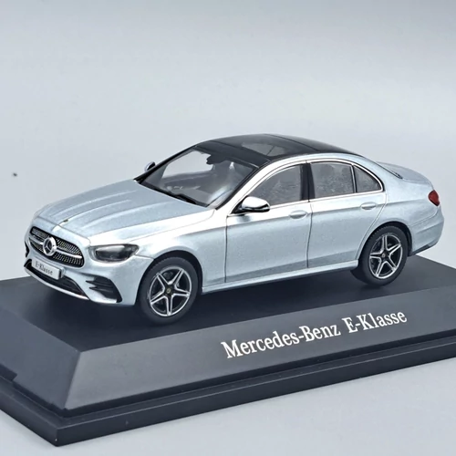 Mercedes Benz E-Classe W213 1:43 ezüst autó modell
