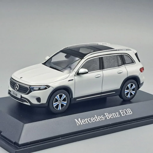Mercedes Benz EQB X243 1:43 Herpa fehér modell autó
