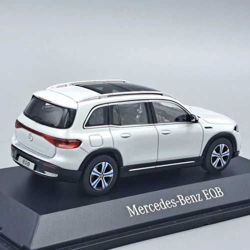 Mercedes Benz EQB X243 1:43 Herpa fehér modell autó