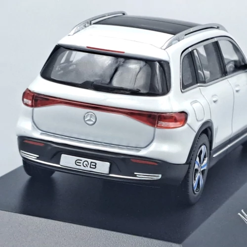 Mercedes Benz EQB X243 1:43 Herpa fehér modell autó