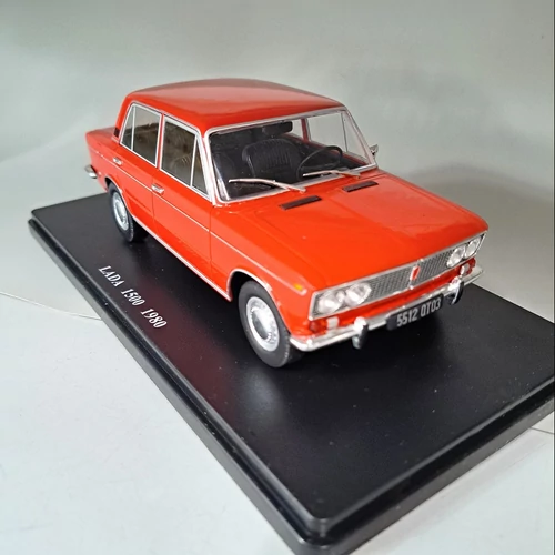  Lada 1500 1980 1:24 ezeröcsi modellautó Edicola