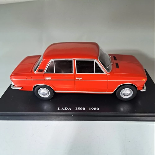  Lada 1500 1980 1:24 ezeröcsi modellautó Edicola
