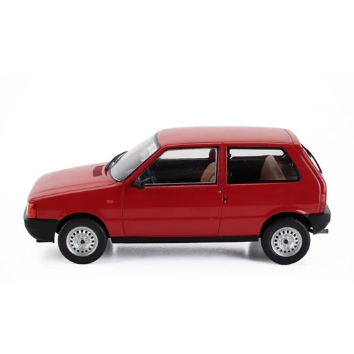 Fiat uno 1983 1:24 White Box modellautó