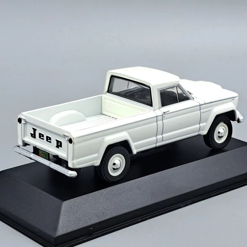 IKA Gladiator 1965 1:43 retró modellautó