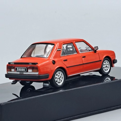 Skoda 130L 1988 1:43 IXO modell autó