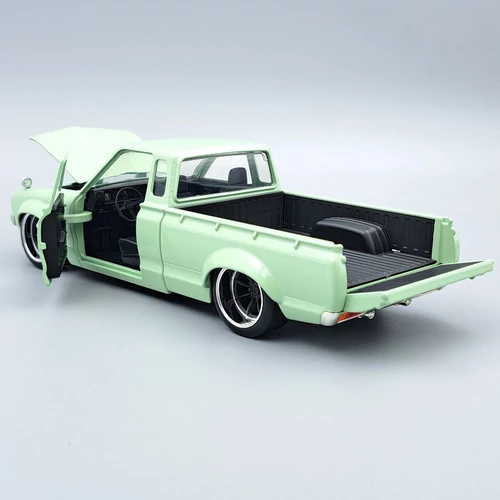 Datsun 620 Pickup 1972 1:24 Jada fém retró autómodell