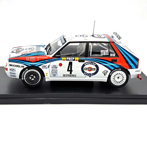 Lancia Delta HF Integrale 1992 1:24 autó modell