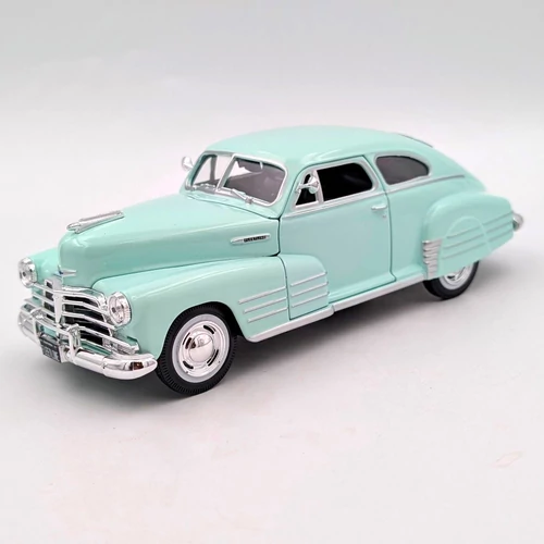 Chevy Fleetline Aerosedan 1:24 Maisto modellautó
