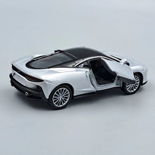 McLaren GT Welly modell autó ezüst kisautó