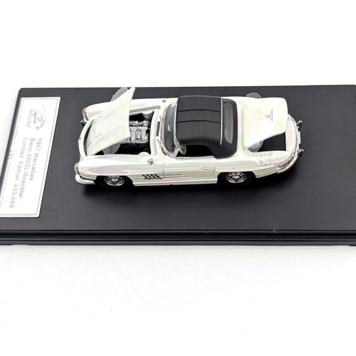 Mercedes Benz 300SL Roadster 1:64 fehér autó modell
