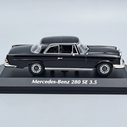 Mercedes Benz S-Class 280SE 1:43 fekete retró Maxichamps autó modell