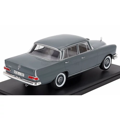 Mercedes Benz 220 W111 1:24 Edicola retró modell autó vitrinben