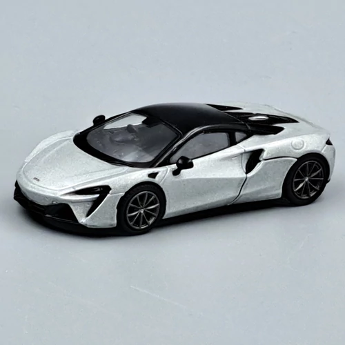 McLaren Artura 1:64 ezüst Mini Gt 532 autó modell