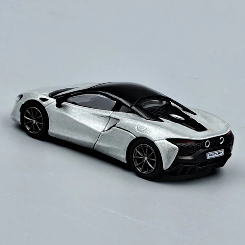 McLaren Artura 1:64 ezüst Mini Gt 532 autó modell