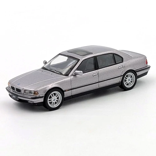 BMW E38 750 IL 2000 1:64 Mini GT 792 fém kisautó modell