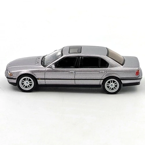 BMW E38 750 IL 2000 1:64 Mini GT 792 fém kisautó modell