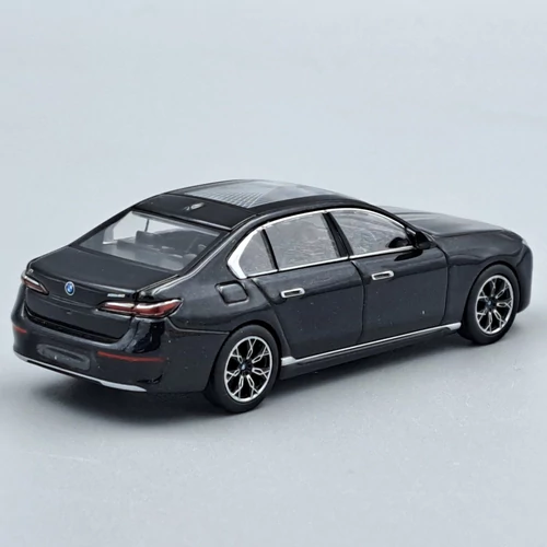 BMW i7 xDrive60 1:64 mini GT 802 autómodell