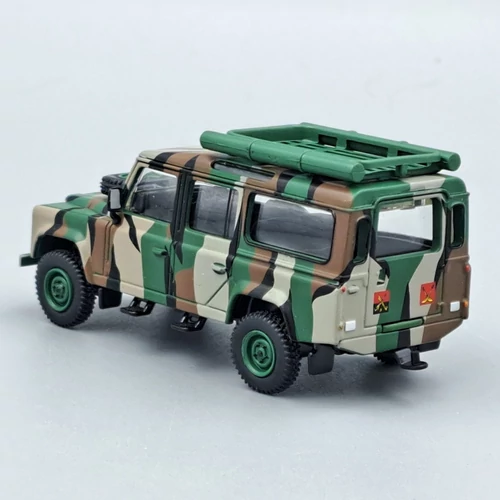 Land Rover Defender 110 1:64 Mini GT 321 autómodell kisautó