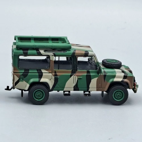 Land Rover Defender 110 1:64 Mini GT 321 autómodell kisautó