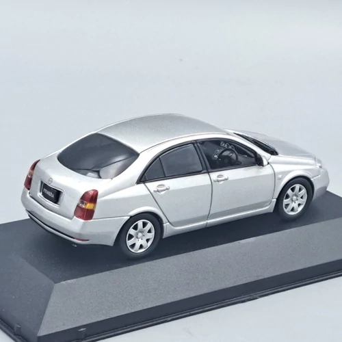 Nissan Primera 2001 1:43 modellautó First 43