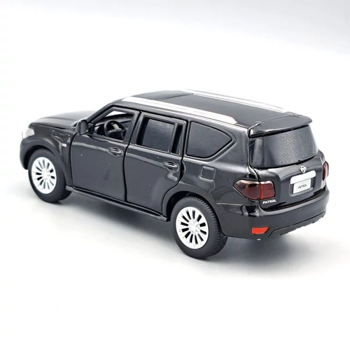  Nissan Patrol Y62 fekete 1:32 Tayumo fém autó modell játékautó