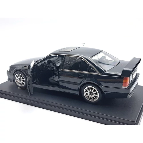 Opel Omega Evolution 500 1991 1:24 modellautó