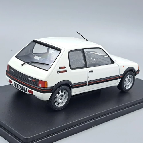 Peugeot 205 GTI 1.9 1985 1:24 retró Atlas modellautó