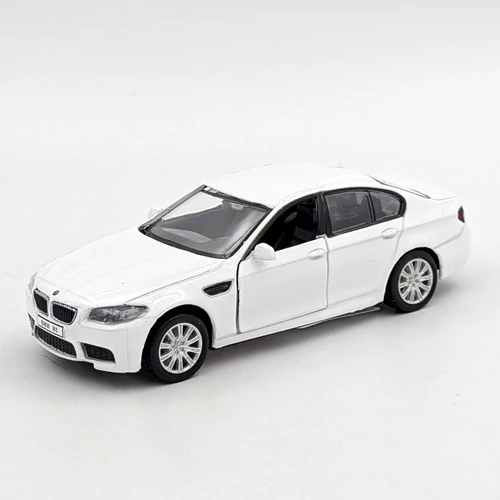 BMW M5 modell és játékautó fehér RMZ kisautó