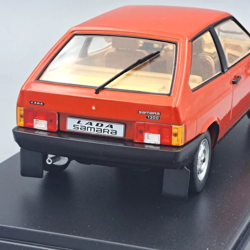 Lada Samara 2108 1-24 retró modellautó