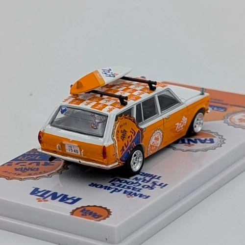 Datsun Bluebird 510 Wagon 1:64 Fanta retró modellautó