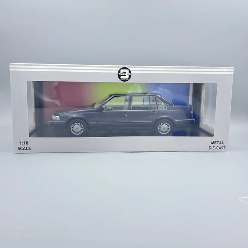 Volvo 962 1996 1:18 Triple9 modellautó