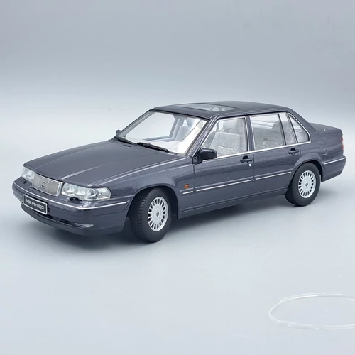Volvo 962 1996 1:18 Triple9 modellautó