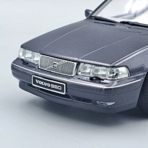 Volvo 962 1996 1:18 Triple9 modellautó