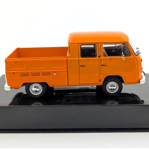 Volkswagen T2b Double Cabin 1982 1:43 IXO retró modellautó