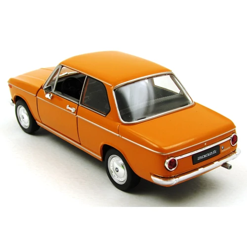 BMW 2002ti 1:24 játékautó