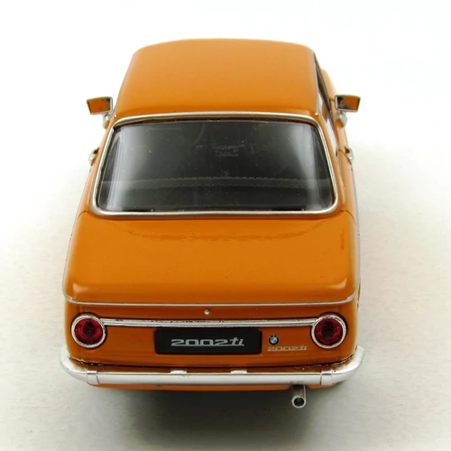 BMW 2002ti 1:24 modellautó