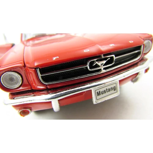Ford Mustang Coupe 1964 1:24 kisautó