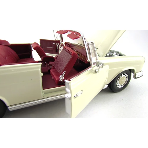 Mercedes-Benz 280SE 1967 1:18 Metálautó