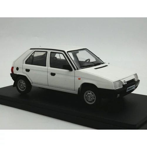 Skoda Favorit 1:24 White