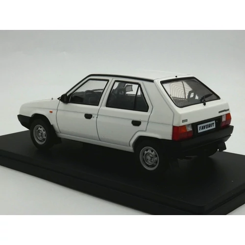 Skoda Favorit 1:24 White