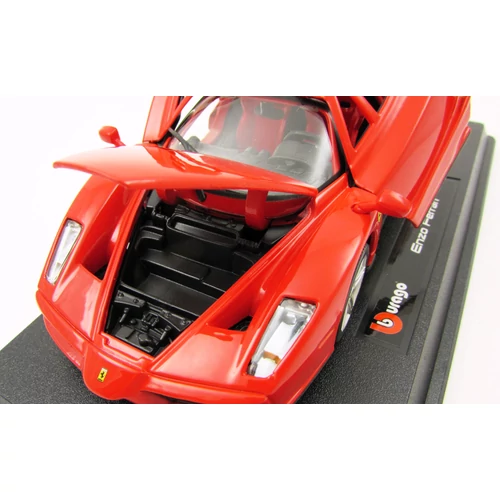 Enzo Ferrari metálautó