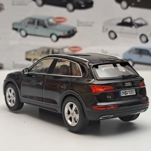 Audi Q5 2017 1:43 Fekete