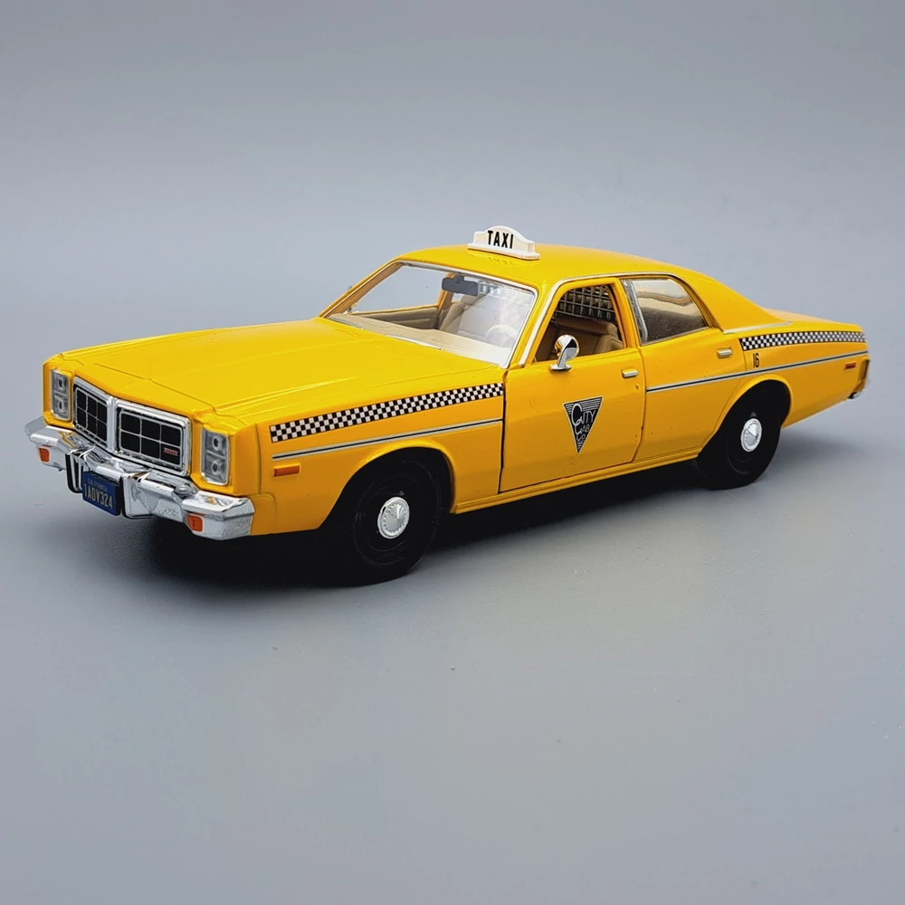 ROCKY III DODGE MONACO 1/18 MOVIE TAXI Dodge Monaco Taxi egy 1:24